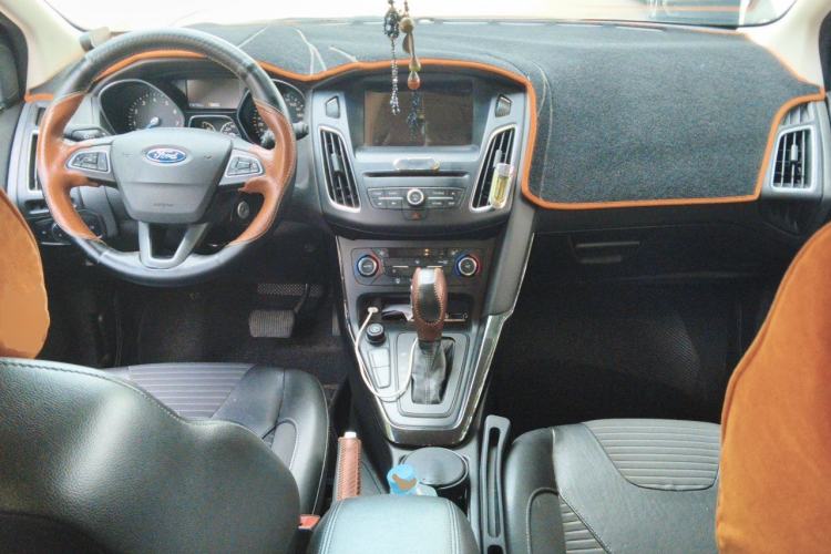 Used Ford Focus 2015 Hatchback EcoBoost 180 Automatic Elite Model Center Console