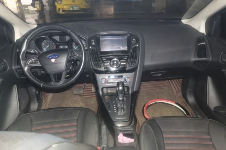 Used Ford Focus 2015 Hatchback 1.6L Automatic Fashion Edition Center Console