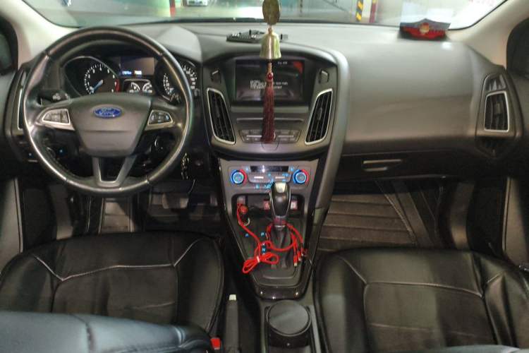 Used Ford Focus 2015 Hatchback EcoBoost 180 Automatic Elite Model Center Console