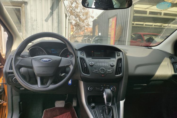 Used Ford Focus 2015 Hatchback 1.6L Automatic Comfort Model Center Console