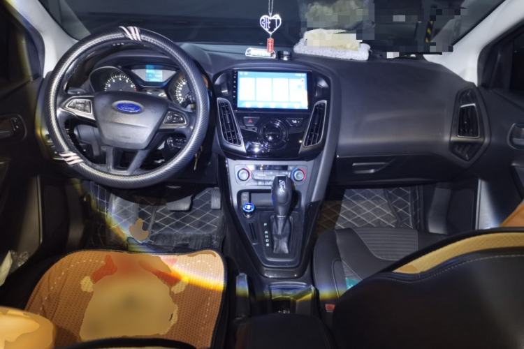Used Ford Focus 2015 Hatchback 1.6L Automatic Fashion Edition Center Console