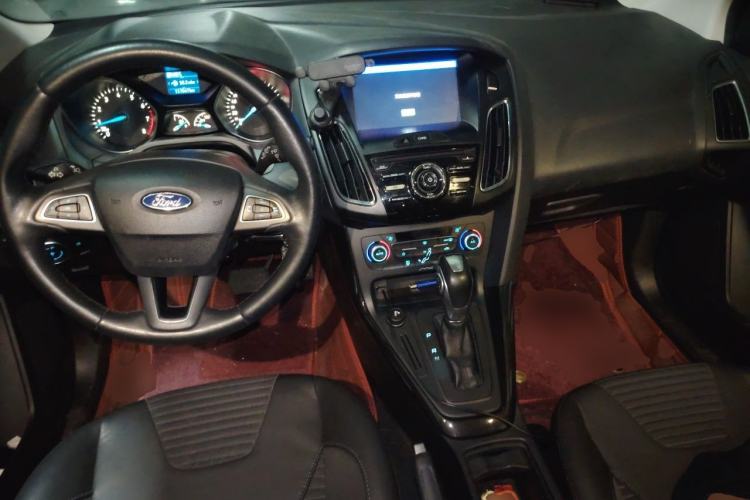 Used Ford Focus 2015 Hatchback 1.6L Automatic Fashion Edition Center Console
