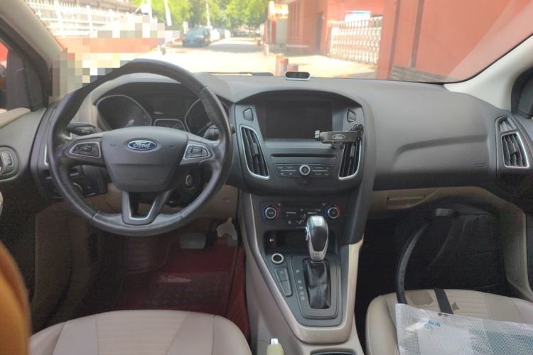Used Ford Focus 2015 Hatchback EcoBoost 180 Automatic Elite Model Center Console