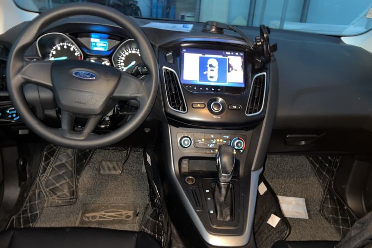 Used Ford Focus 2015 Hatchback 1.6L Automatic Comfort Model Center Console