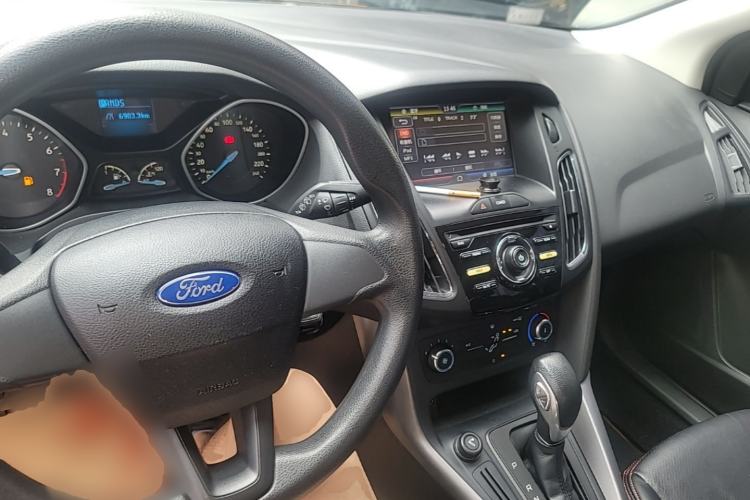 Used Ford Focus 2015 Hatchback 1.6L Automatic Comfort Model Center Console