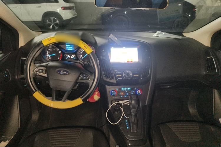 Used Ford Focus 2015 Hatchback 1.6L Automatic Fashion Edition Center Console