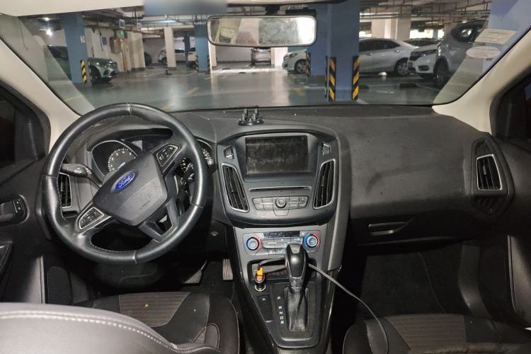Used Ford Focus 2015 Hatchback EcoBoost 180 Automatic Elite Model Center Console
