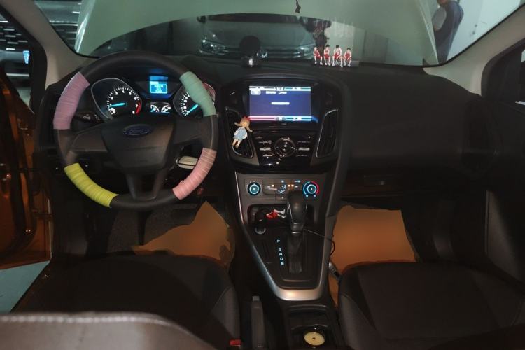 Used Ford Focus 2015 Hatchback 1.6L Automatic Comfort Model Center Console