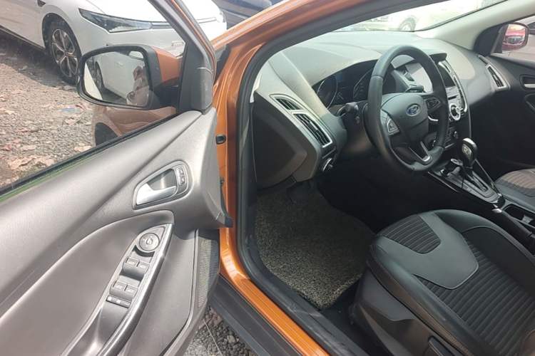 Used Ford Focus 2015 Hatchback 1.6L Automatic Fashion Edition Driver Seat