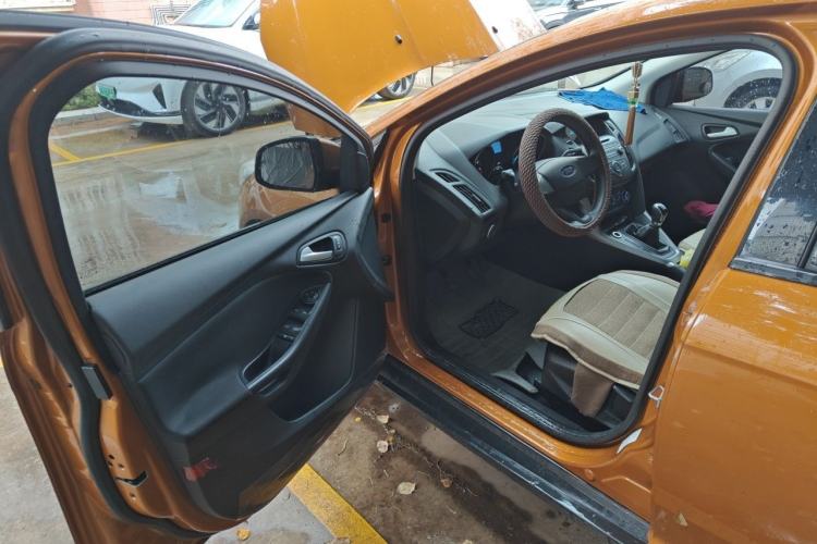 Used Ford Focus 2015 Hatchback 1.6L Manual Comfort Edition Driver Seat