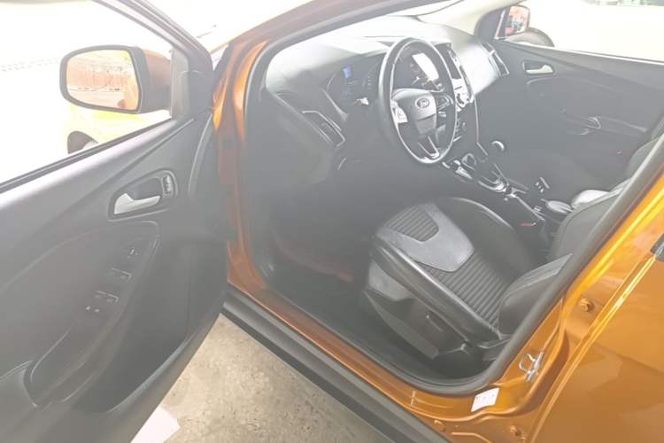 Used Ford Focus 2015 Hatchback 1.6L Manual Fashion Edition Driver Seat