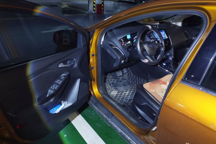 Used Ford Focus 2015 Hatchback 1.6L Automatic Fashion Edition Driver Seat