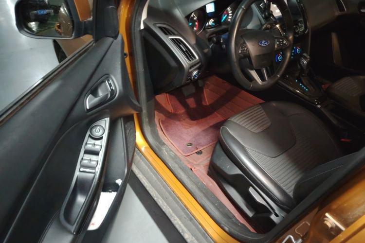Used Ford Focus 2015 Hatchback 1.6L Automatic Fashion Edition Driver Seat