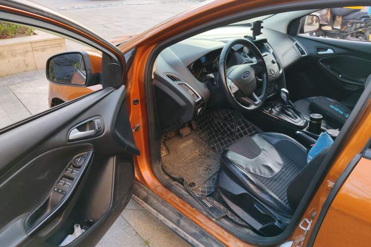 Used Ford Focus 2015 Hatchback 1.6L Automatic Fashion Edition Driver Seat