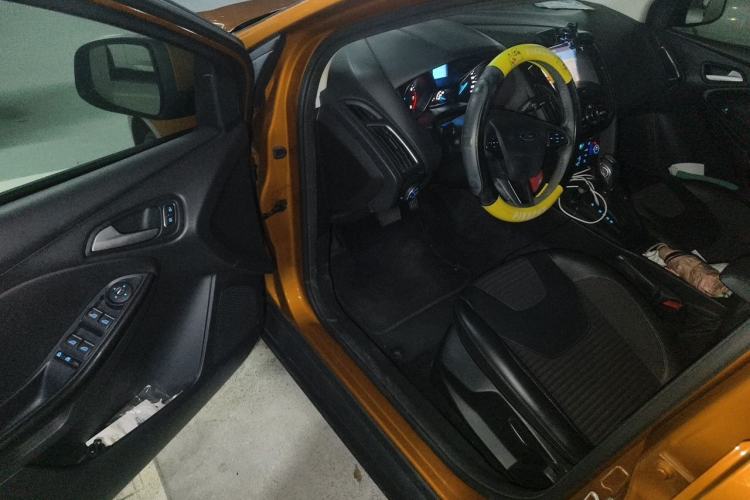 Used Ford Focus 2015 Hatchback 1.6L Automatic Fashion Edition Driver Seat