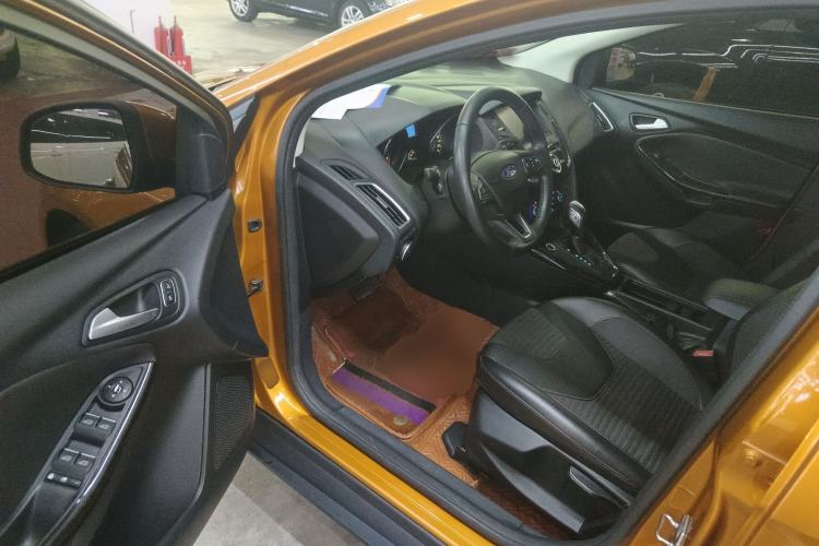 Used Ford Focus 2015 Hatchback 1.6L Automatic Fashion Edition Driver Seat