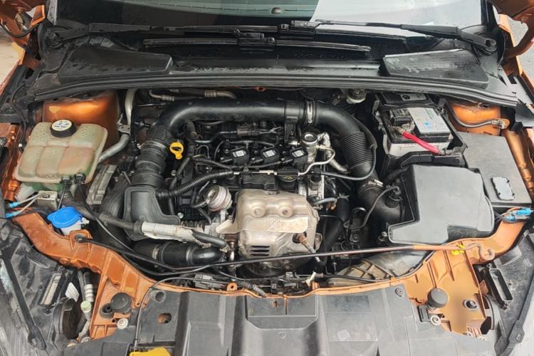 Used Ford Focus 2015 Hatchback EcoBoost 125 Automatic Supreme Style Edition Engine Bay