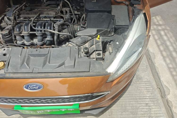 Used Ford Focus 2015 Hatchback 1.6L Automatic Comfort Model Engine Bay Left