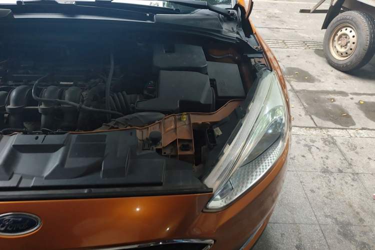 Used Ford Focus 2015 Hatchback 1.6L Automatic Fashion Edition Engine Bay Left