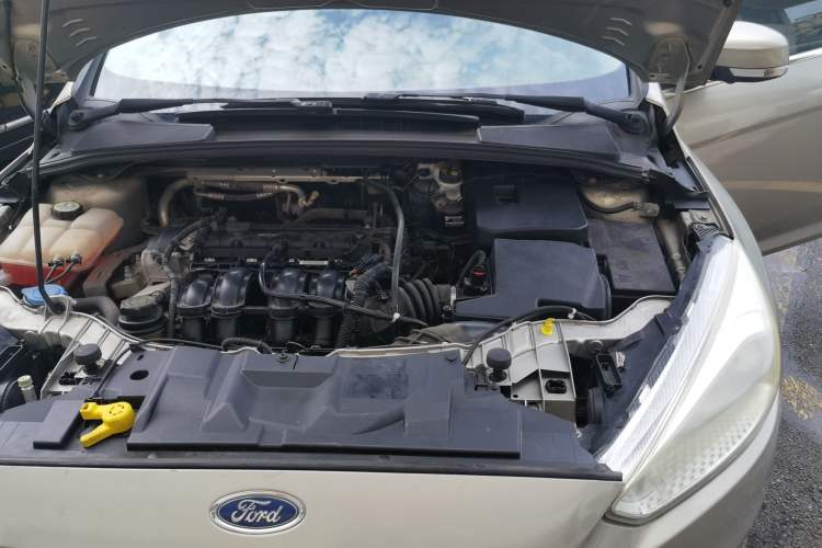 Used Ford Focus 2015 Sedan 1.6L Automatic Comfort Model Engine Bay Left