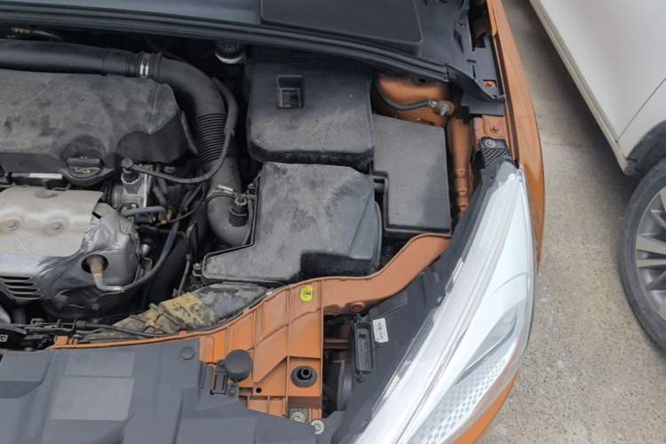 Used Ford Focus 2015 Hatchback EcoBoost 125 Automatic Supreme Style Edition Engine Bay Left