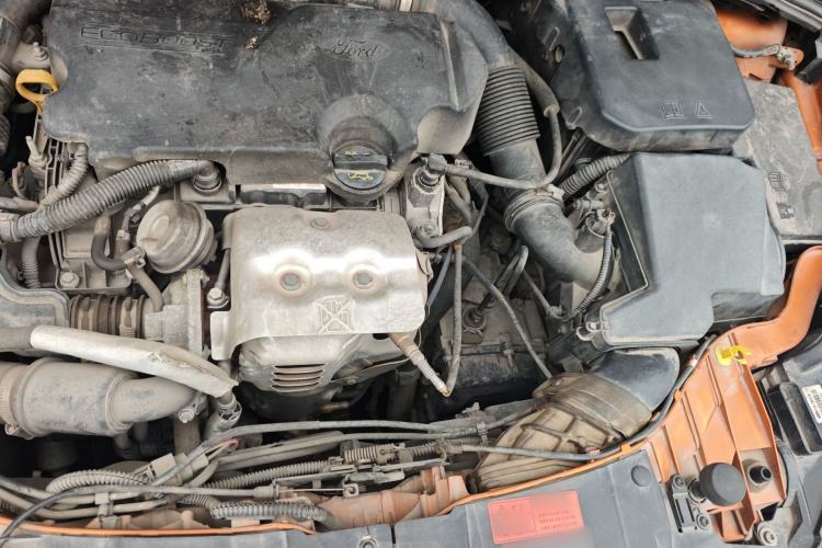Used Ford Focus 2015 Hatchback EcoBoost 125 Automatic Supreme Style Edition Engine Bay Left