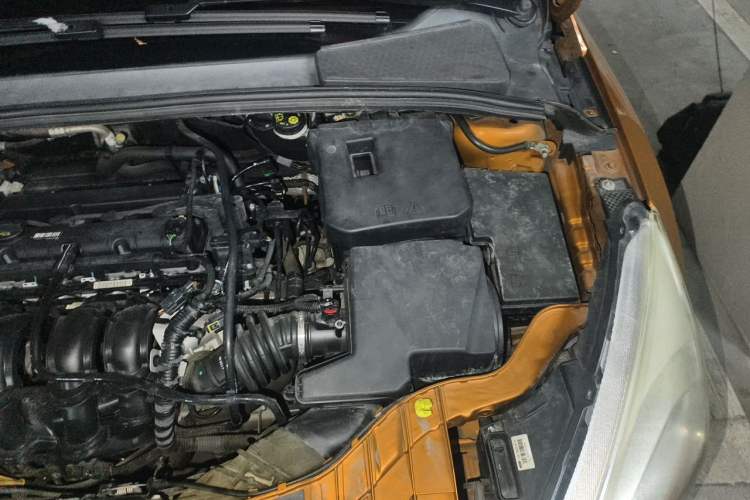 Used Ford Focus 2015 Hatchback 1.6L Automatic Fashion Edition Engine Bay Left