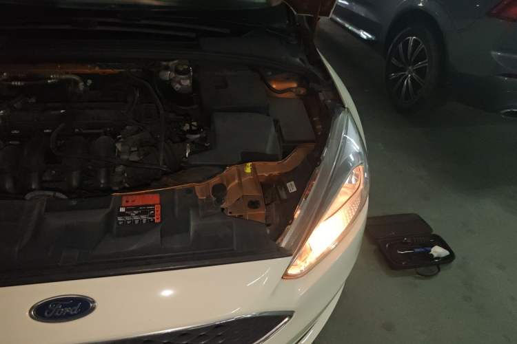 Used Ford Focus 2015 Hatchback 1.6L Automatic Comfort Model Engine Bay Left