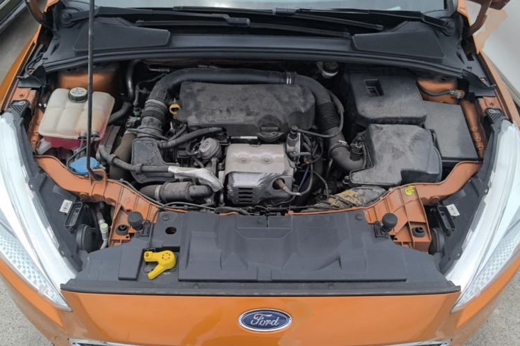 Used Ford Focus 2015 Hatchback EcoBoost 125 Automatic Supreme Style Edition Engine Bay