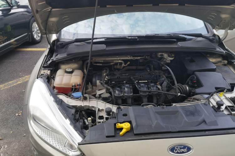 Used Ford Focus 2015 Sedan 1.6L Automatic Comfort Model Engine Bay Right