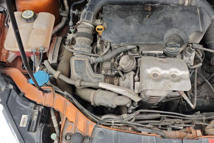 Used Ford Focus 2015 Hatchback EcoBoost 125 Automatic Supreme Style Edition Engine Bay Right