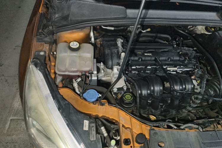 Used Ford Focus 2015 Hatchback 1.6L Automatic Fashion Edition Engine Bay Right