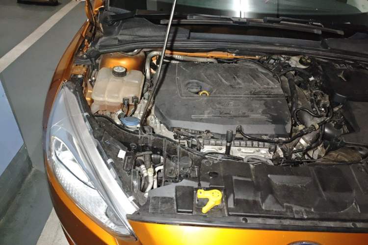 Used Ford Focus 2015 Hatchback EcoBoost 180 Automatic Elite Model Engine Bay Right