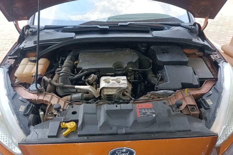 Used Ford Focus 2015 Hatchback EcoBoost 125 Automatic Supreme Style Edition Engine Bay