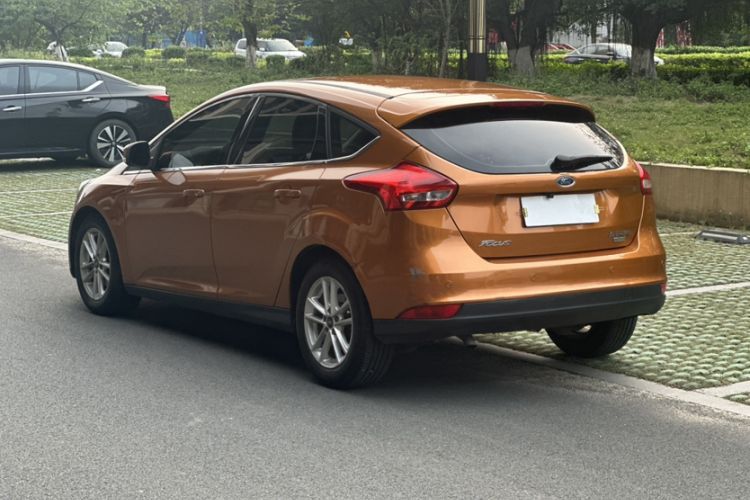 Used Ford Focus 2015 Hatchback EcoBoost 125 Automatic Supreme Style Edition Exterior 1