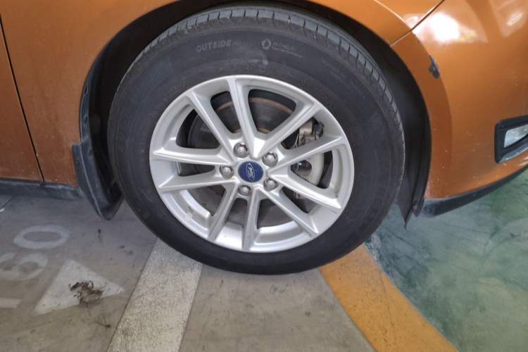 Used Ford Focus 2015 Hatchback EcoBoost 180 Automatic Elite Model Exterior 1