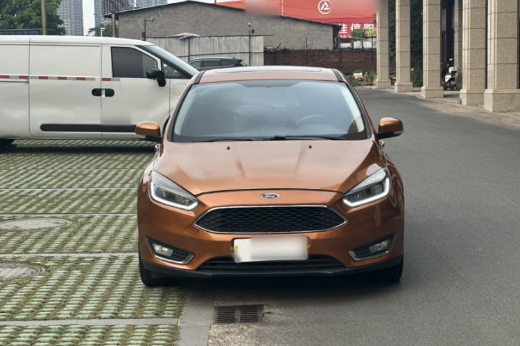 Used Ford Focus 2015 Hatchback EcoBoost 125 Automatic Supreme Style Edition Exterior 2