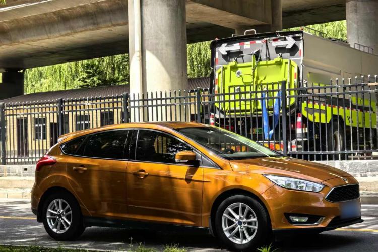 Used Ford Focus 2015 Hatchback 1.6L Automatic Fashion Edition Exterior 2