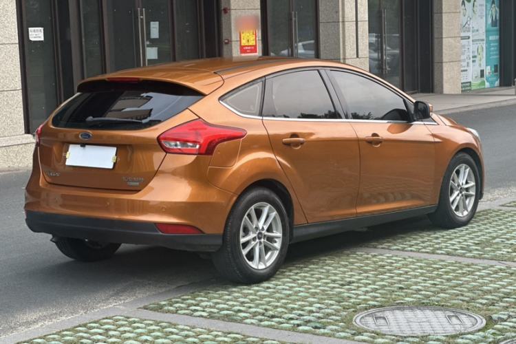Used Ford Focus 2015 Hatchback EcoBoost 125 Automatic Supreme Style Edition Exterior 3