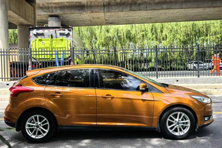 Used Ford Focus 2015 Hatchback 1.6L Automatic Fashion Edition Exterior 4