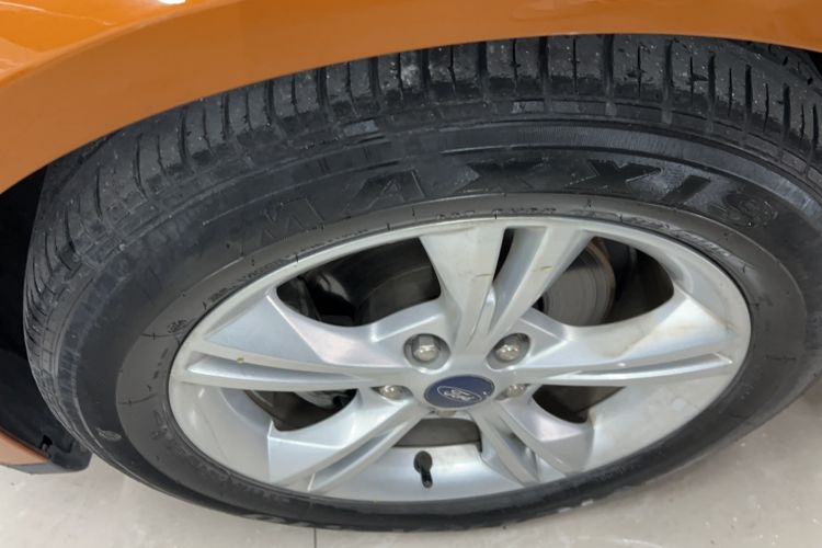 Used Ford Focus 2015 Hatchback 1.6L Automatic Comfort Model Exterior 5