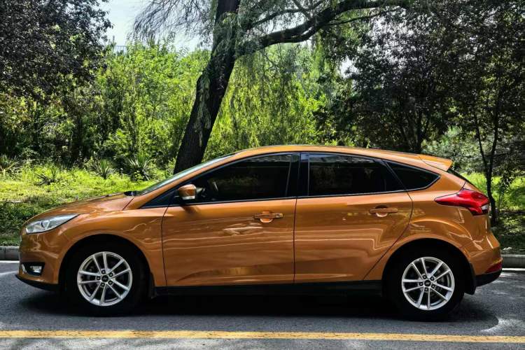 Used Ford Focus 2015 Hatchback 1.6L Automatic Fashion Edition Exterior 6
