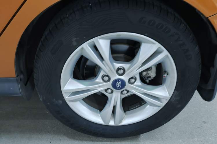 Used Ford Focus 2015 Hatchback 1.6L Automatic Comfort Model Exterior 6