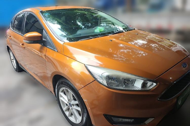 Used Ford Focus 2015 Hatchback 1.6L Automatic Fashion Edition Front Right 45 Deg