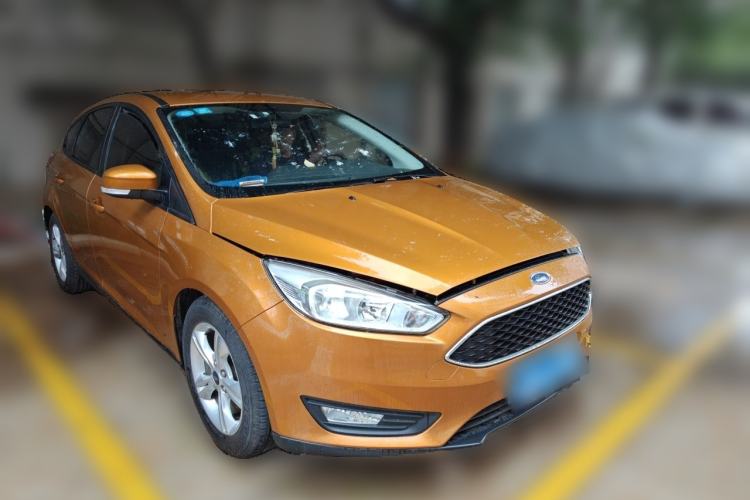 Used Ford Focus 2015 Hatchback 1.6L Manual Comfort Edition Front Right 45 Deg