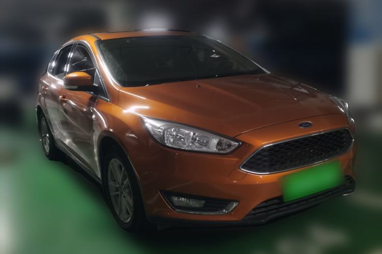 Used Ford Focus 2015 Hatchback 1.6L Automatic Fashion Edition Front Right 45 Deg