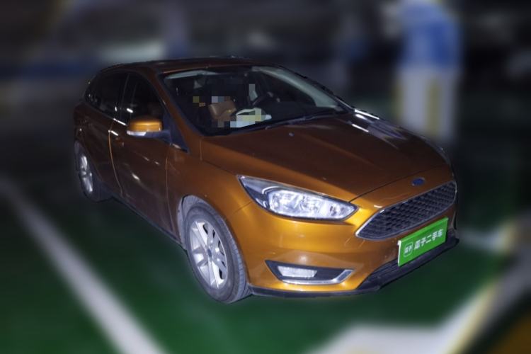 Used Ford Focus 2015 Hatchback 1.6L Automatic Fashion Edition Front Right 45 Deg