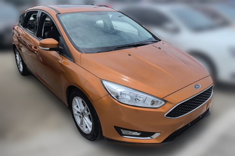 Used Ford Focus 2015 Hatchback EcoBoost 125 Automatic Supreme Style Edition Front Right 45 Deg