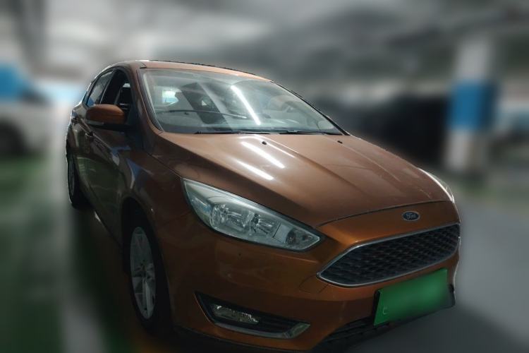 Used Ford Focus 2015 Hatchback 1.6L Automatic Fashion Edition Front Right 45 Deg