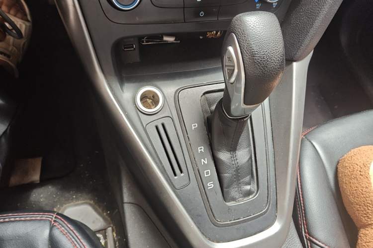 Used Ford Focus 2015 Hatchback 1.6L Automatic Comfort Model Gear Lever